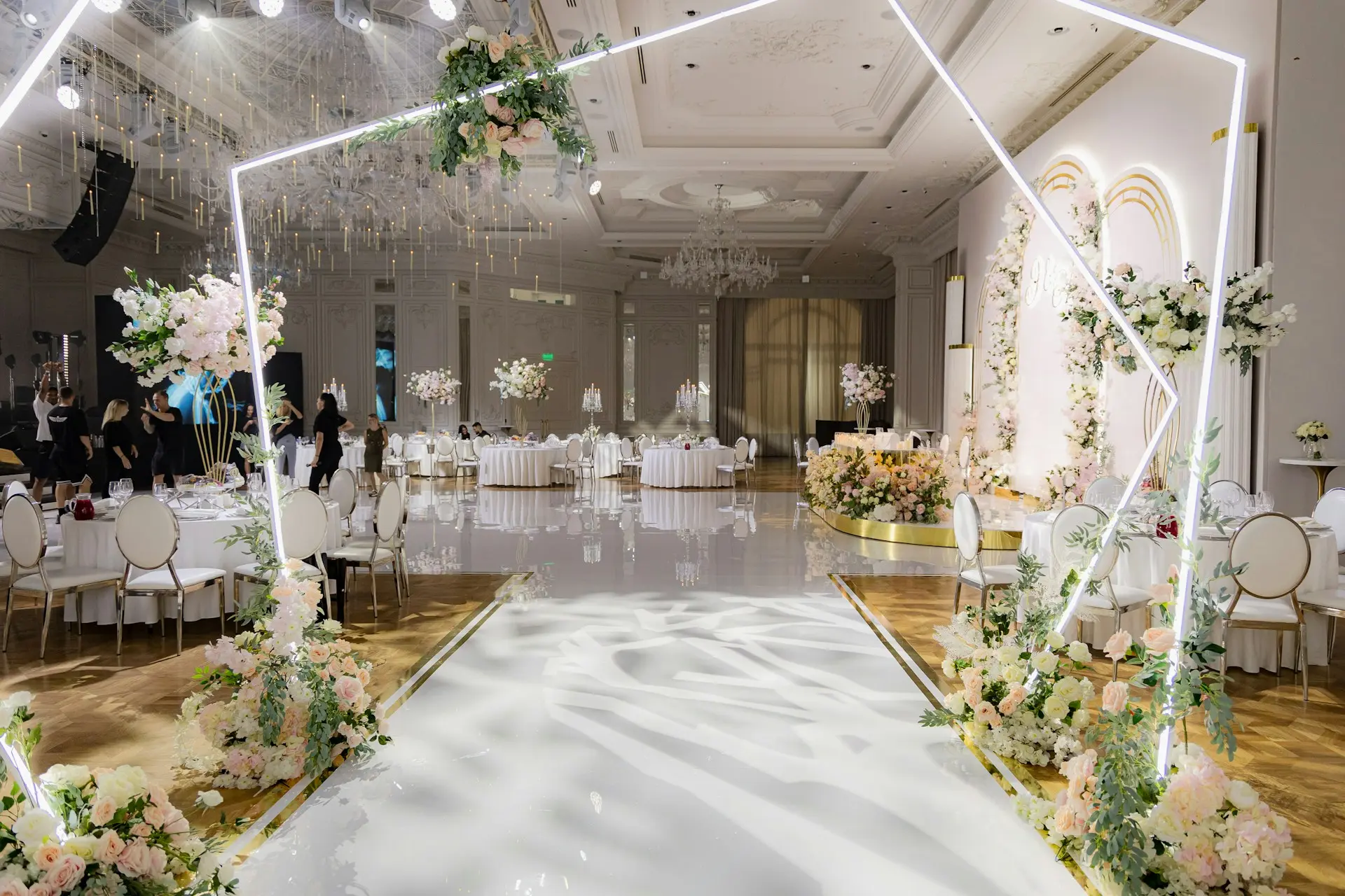 Styling Surrey Venues: Banquet Halls, Golf Clubs, and Parks