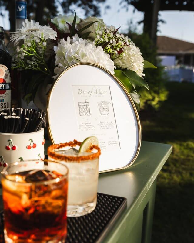 Professional bar mats in a set of 2 for drink stations and cocktail bars. Prevent spills and drips from reaching your table surfaces. A small detail that keeps your bar area looking clean and polished throughout the event.