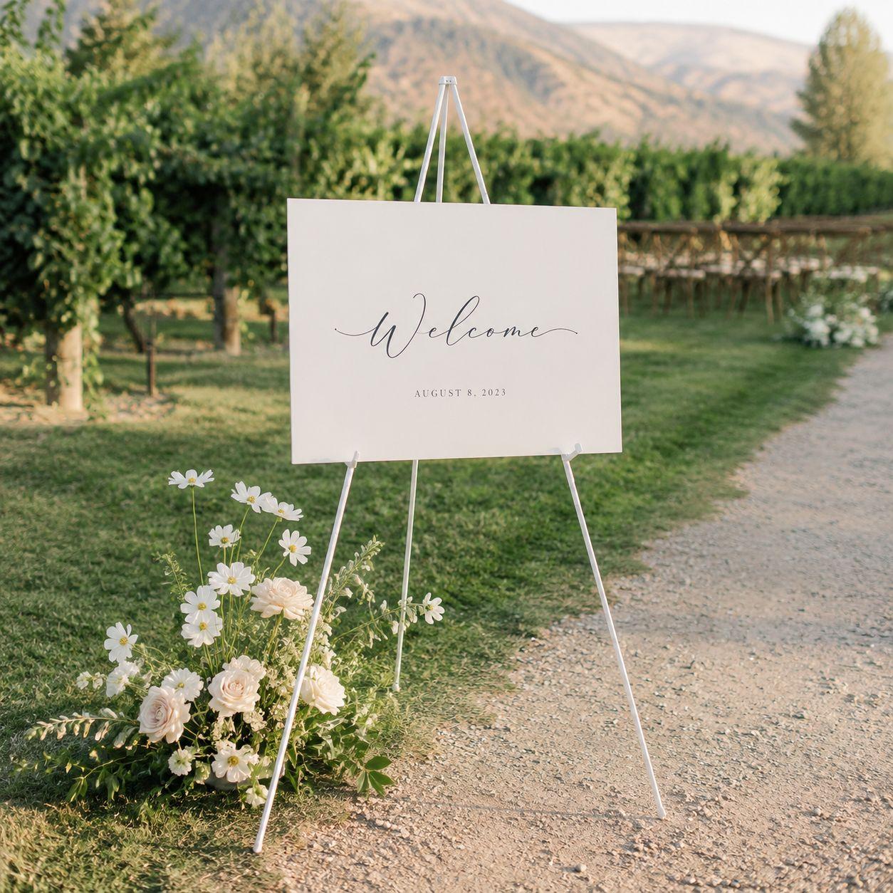 White Easel — photo 1